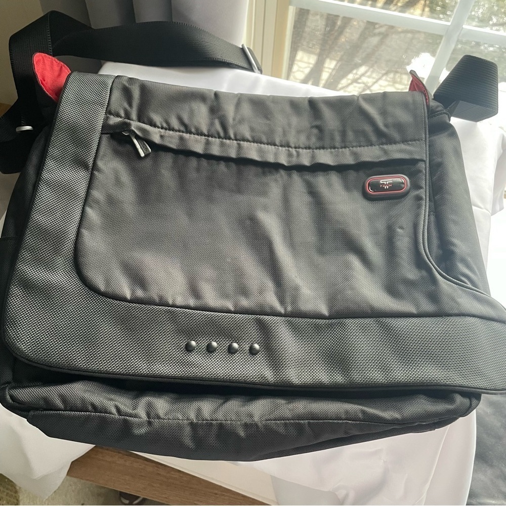 TUMI T-TECH MESSENGER Bag With Shoulder Strap LAPTOP Work Bag Black 5114D